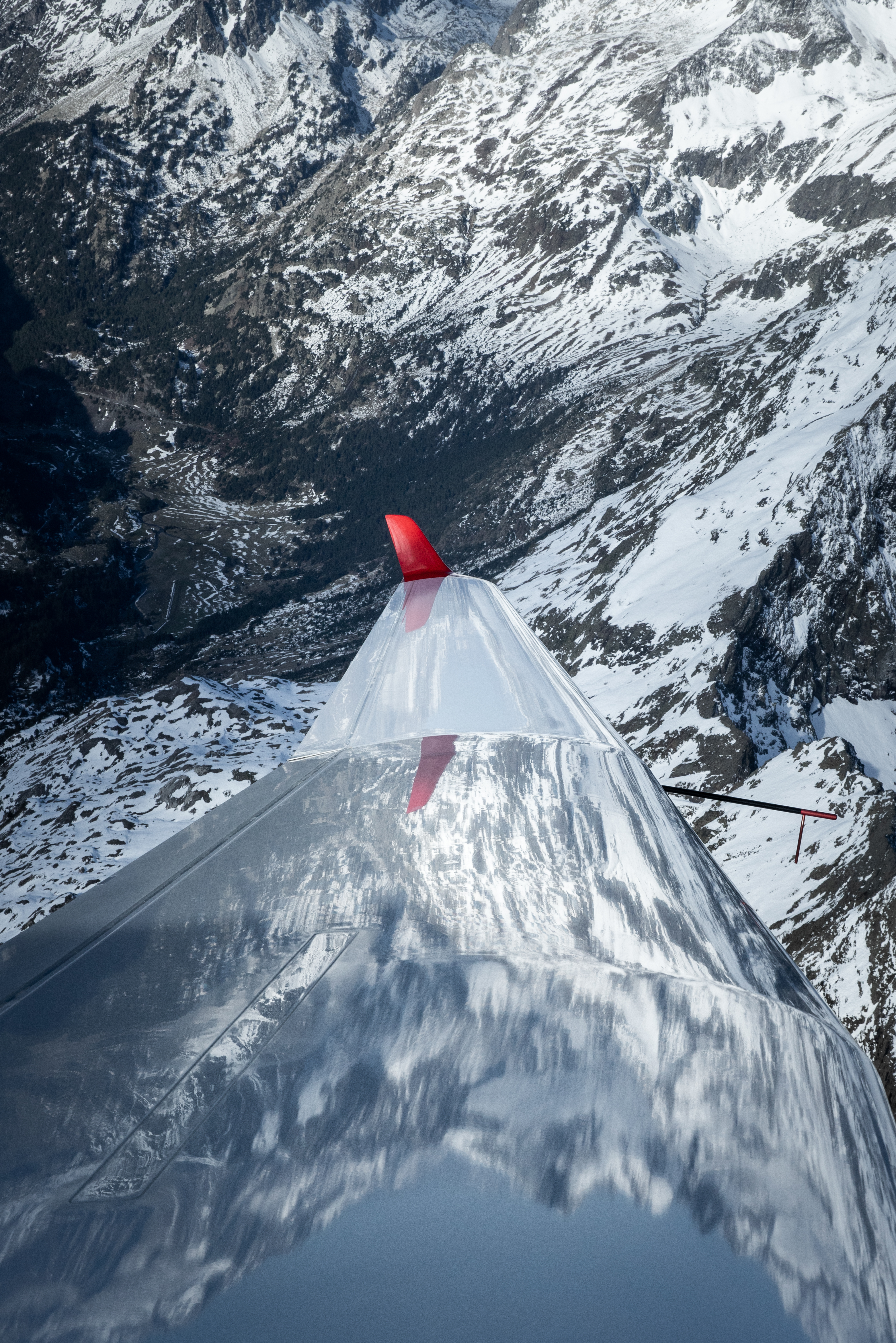 Vol en planeur au dessus des Pyrénées enneigées - Crédit Photo @Morgane Monneret