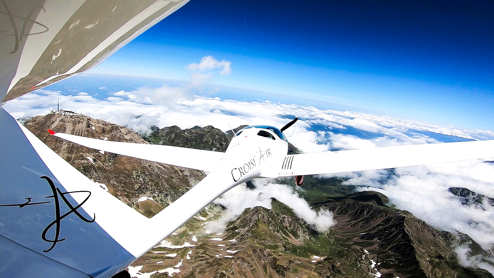 Vol en planeur au dessus du Pic du Midi des Pyrénées - Crédit Photo @Morgane Monneret