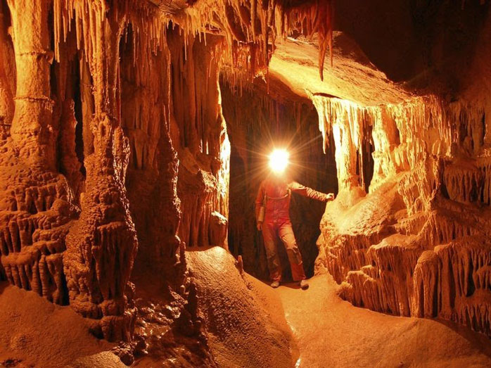 Spéléologie dans les Pyrénées, découvrez avec un guide les caves à explorer
